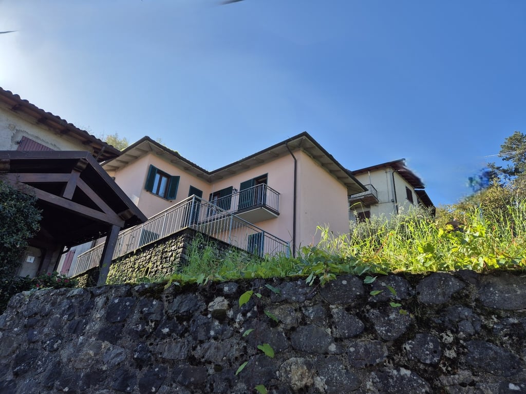 House in Camporgiano - Image 3