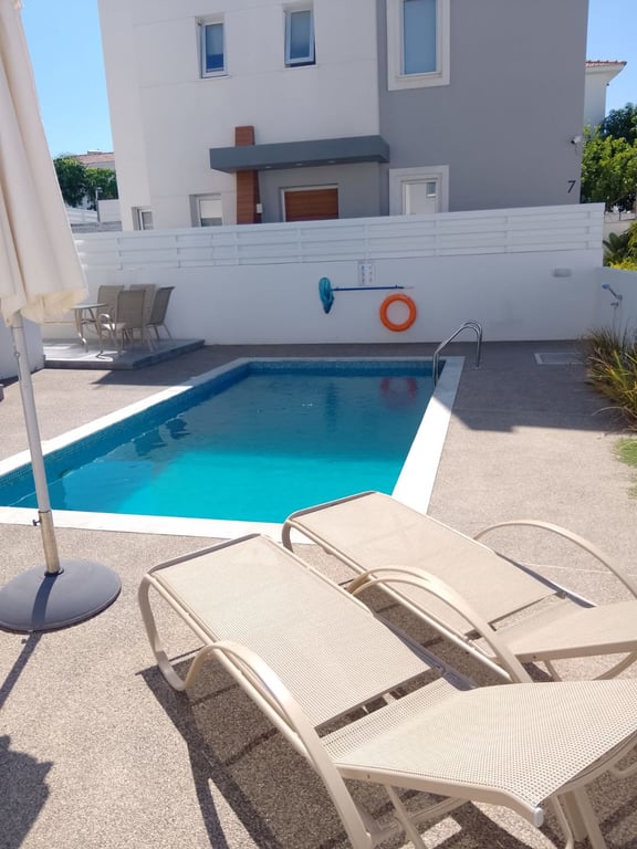 Villa in Agia Trias - Image 2