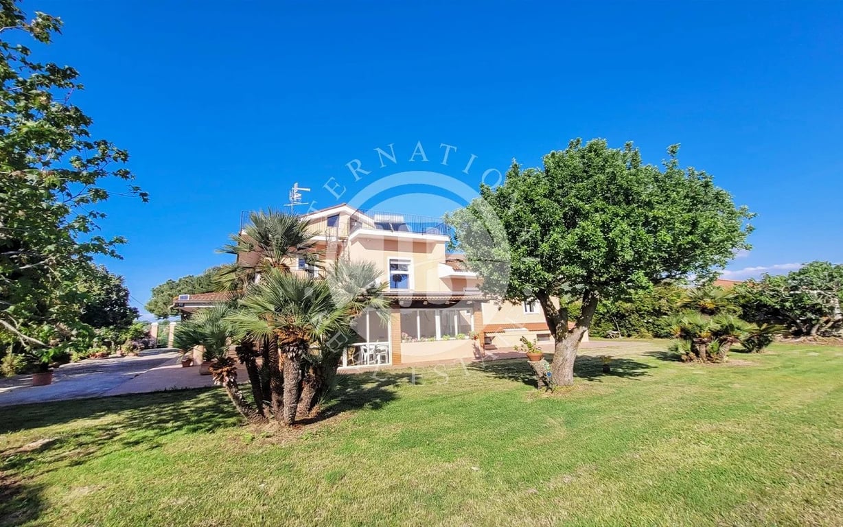 Villa in Ricadi - Image 2