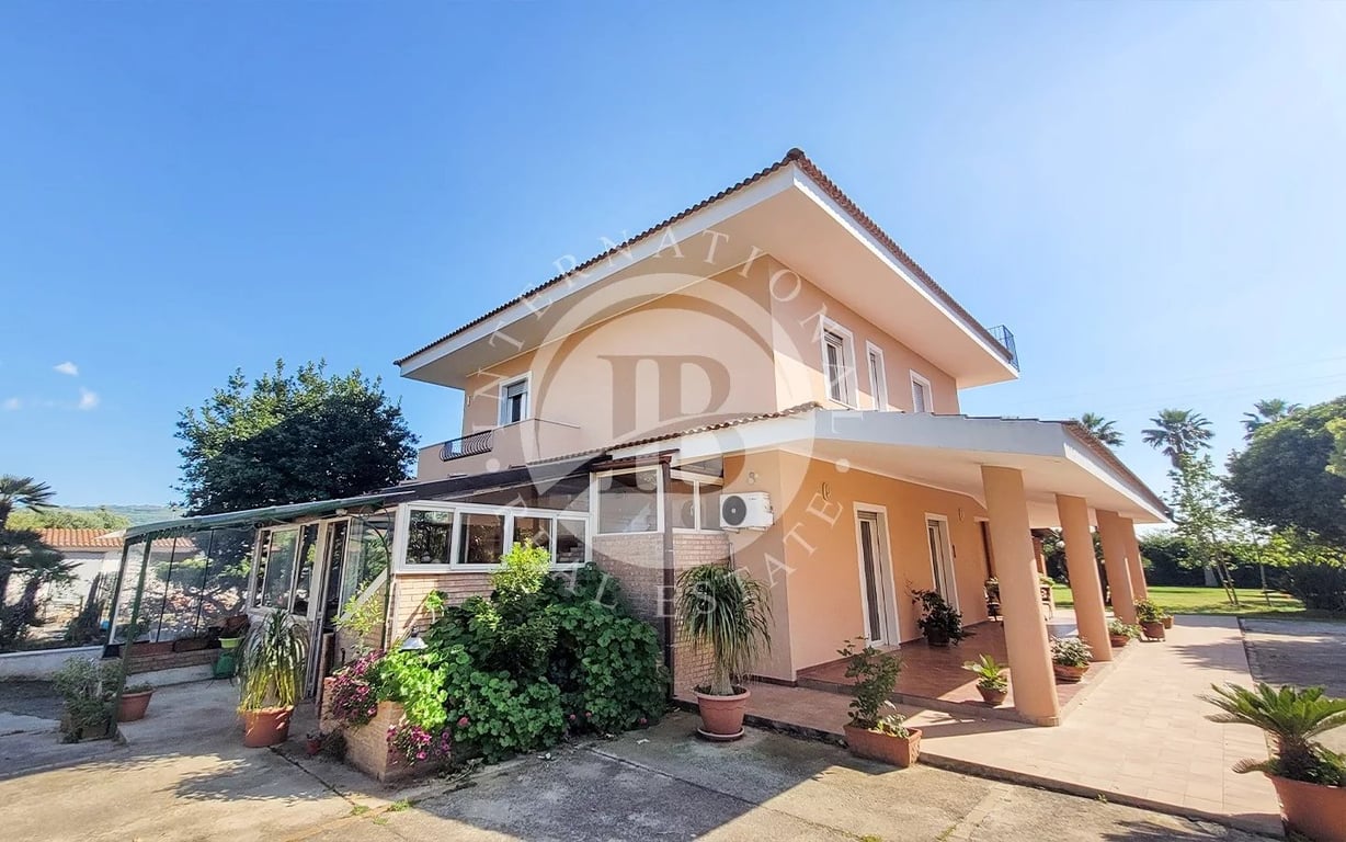 Villa in Ricadi - Image 3
