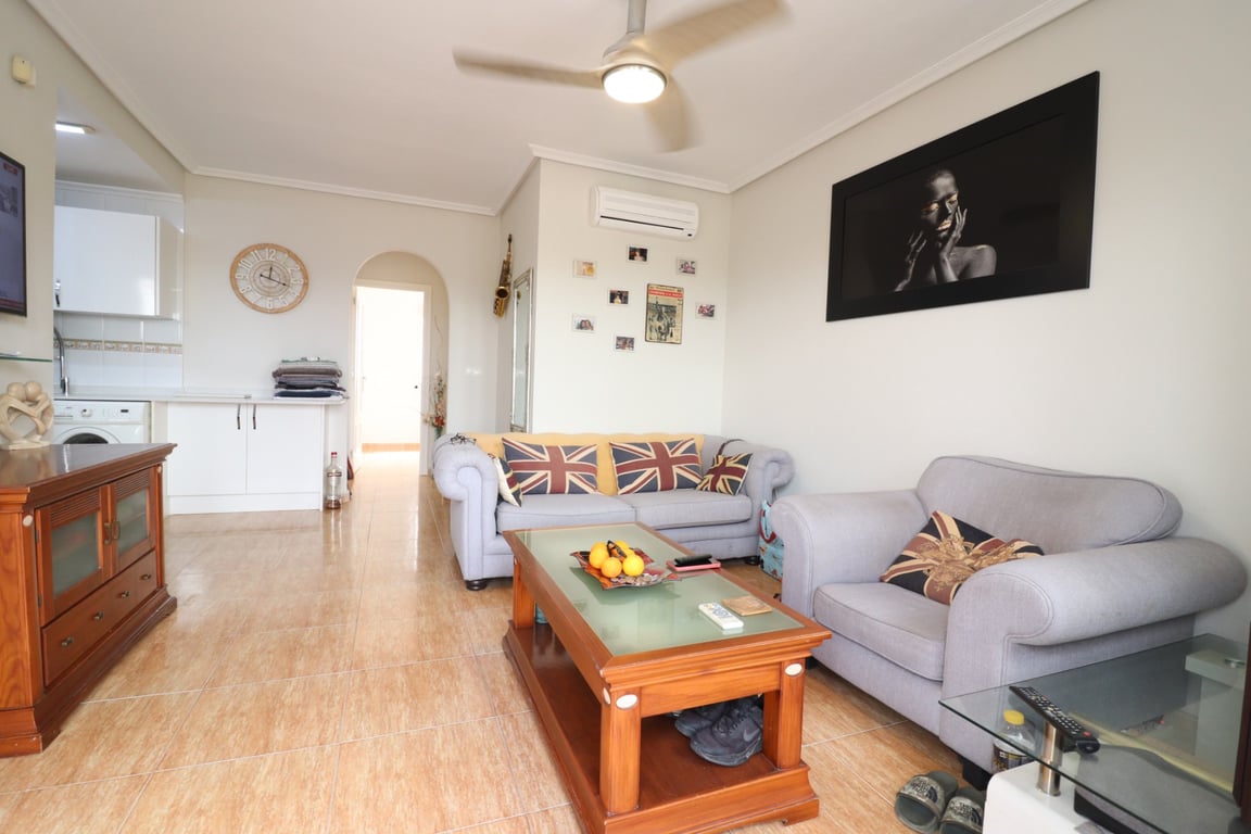 Apartment in Los Palacios - Image 2
