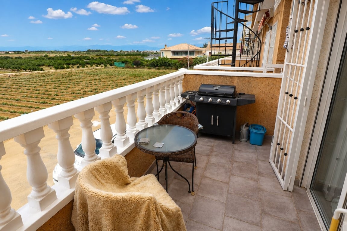 Apartment in Los Palacios - Image 3