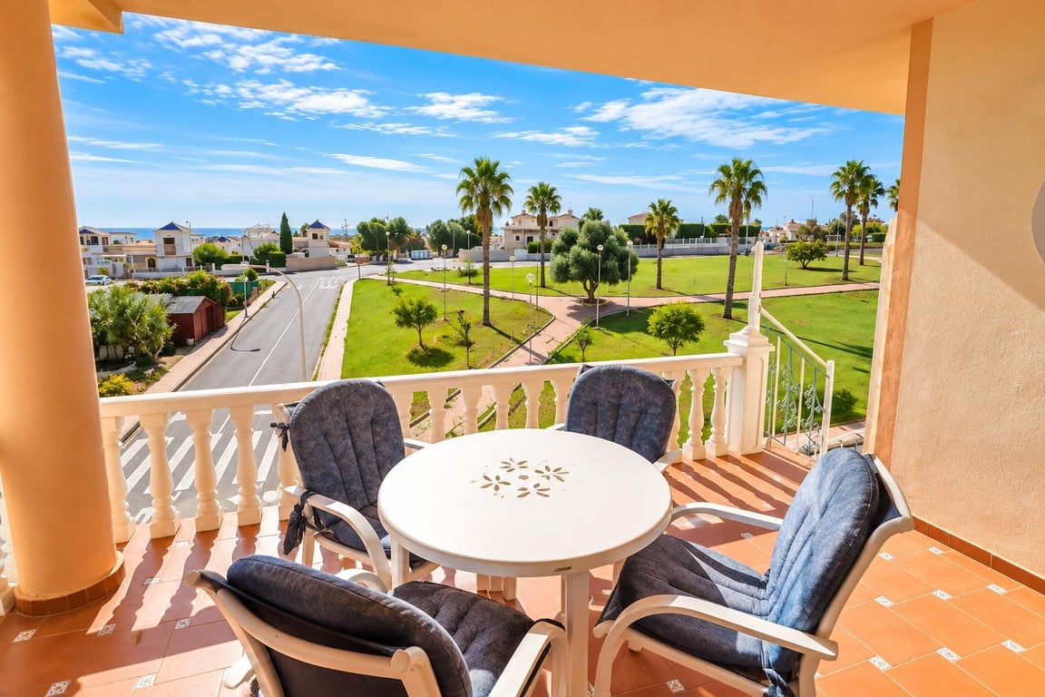 Apartment in Residencia los Altos - Image 3