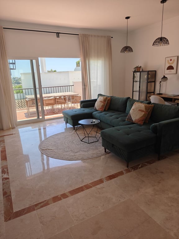 Apartment in Benahavis - Image 3
