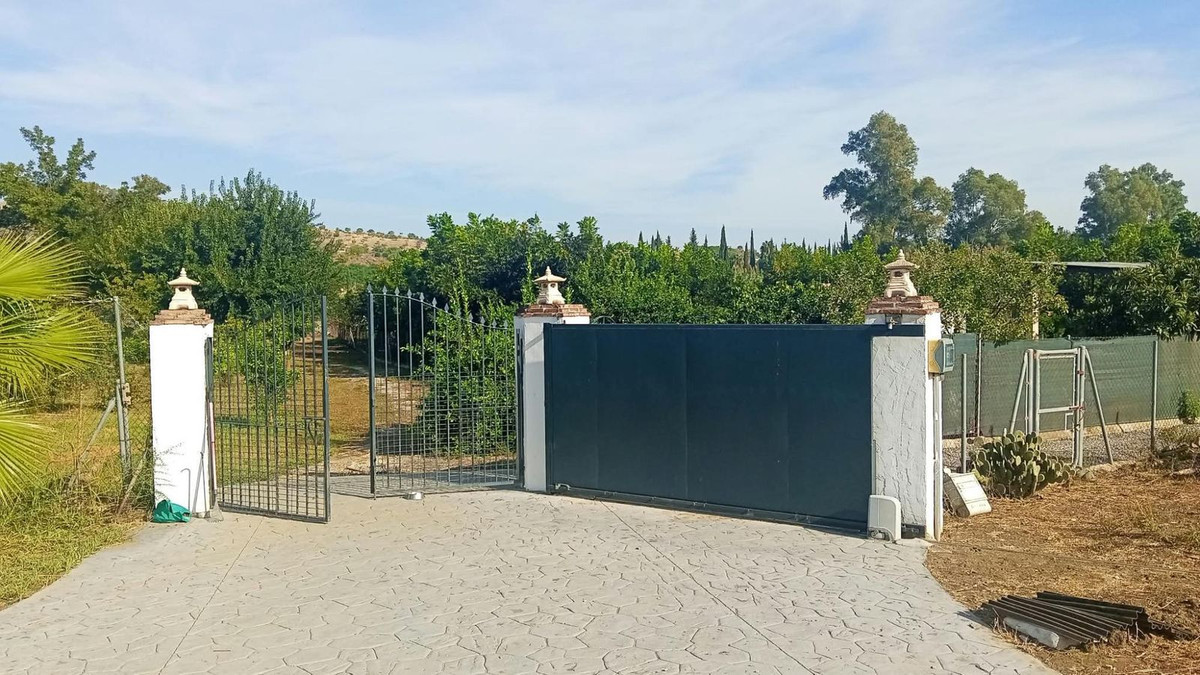 Villa in Coin - Image 3