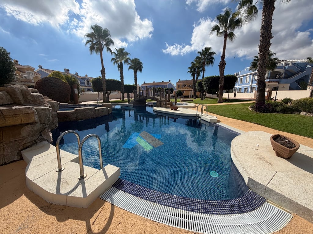 Penthouse in Playas de Orihuela - Image 2
