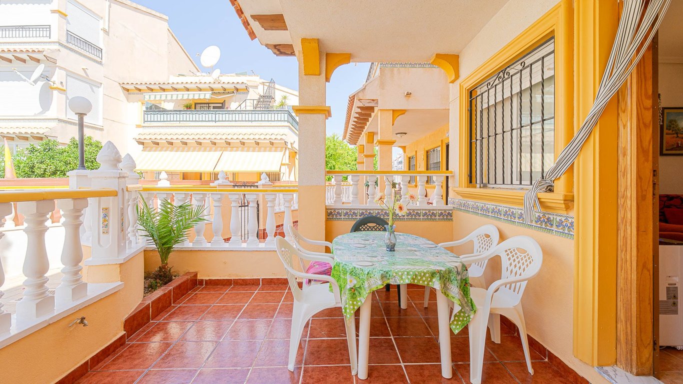 Apartment in Punta Prima - Image 2