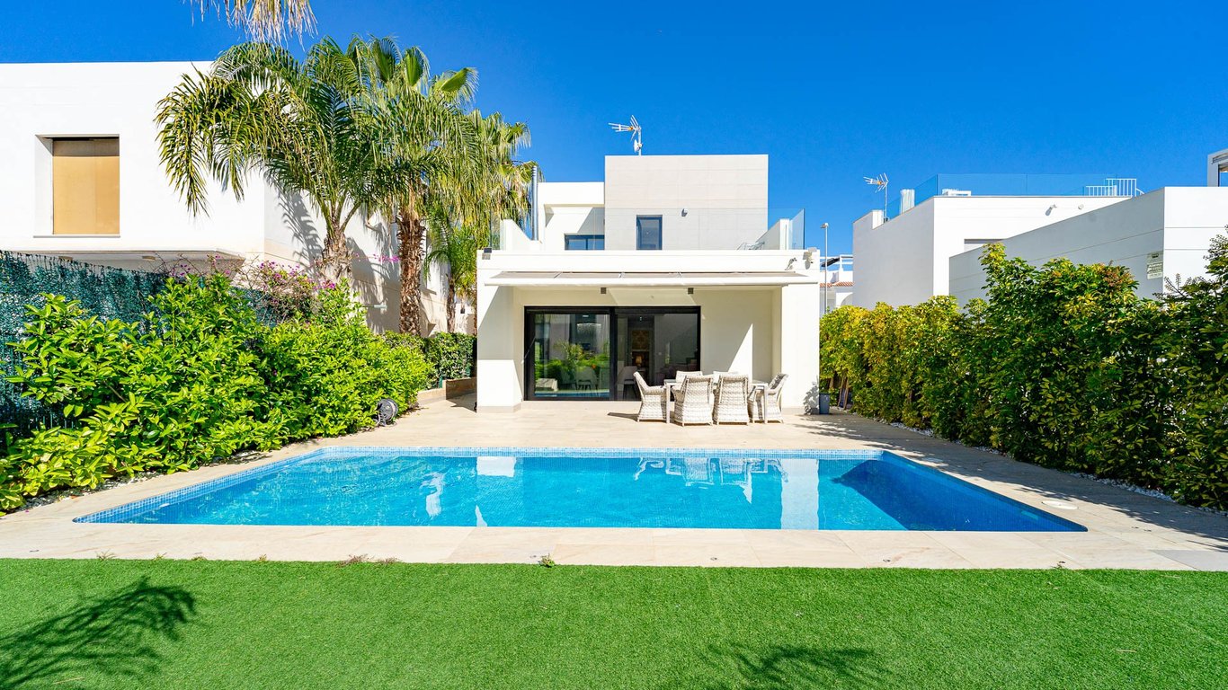 Villa in Ciudad Quesada - Image 2
