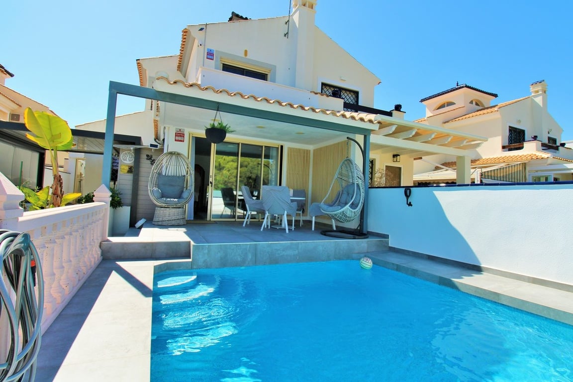 Villa in Mil Palmeras - Image 2