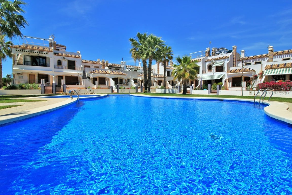 Apartment in Villamartin - Image 2