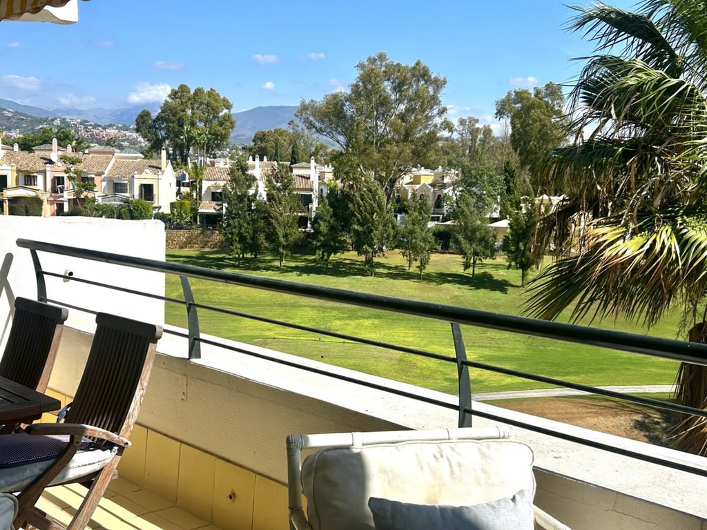 Apartment in Guadalmina - Image 2