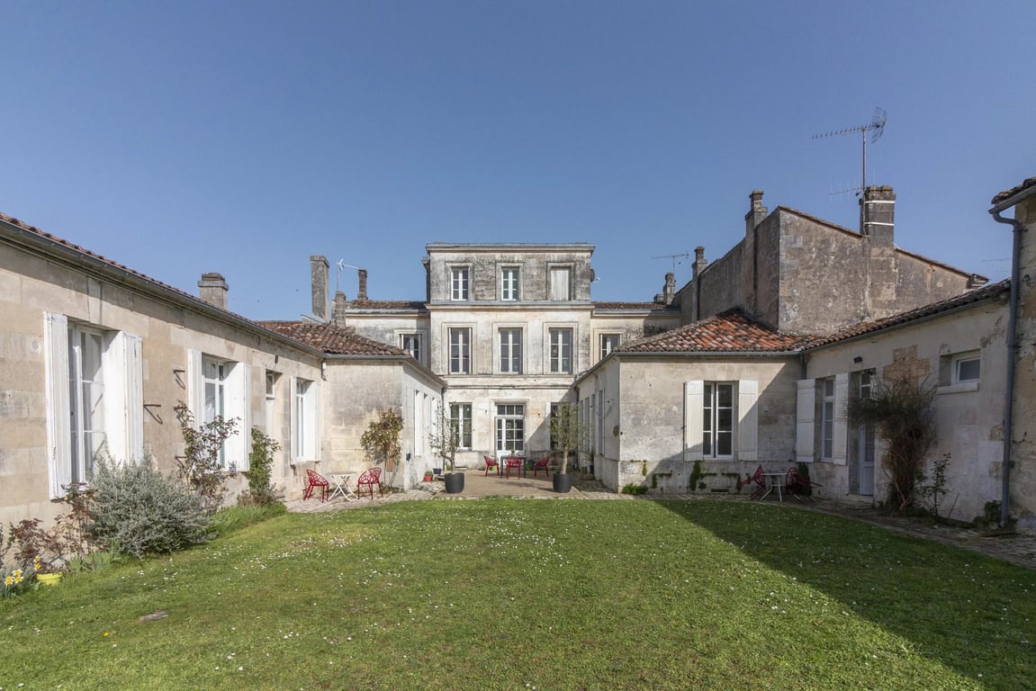 House in Chateauneuf-sur-Charente - Image 2