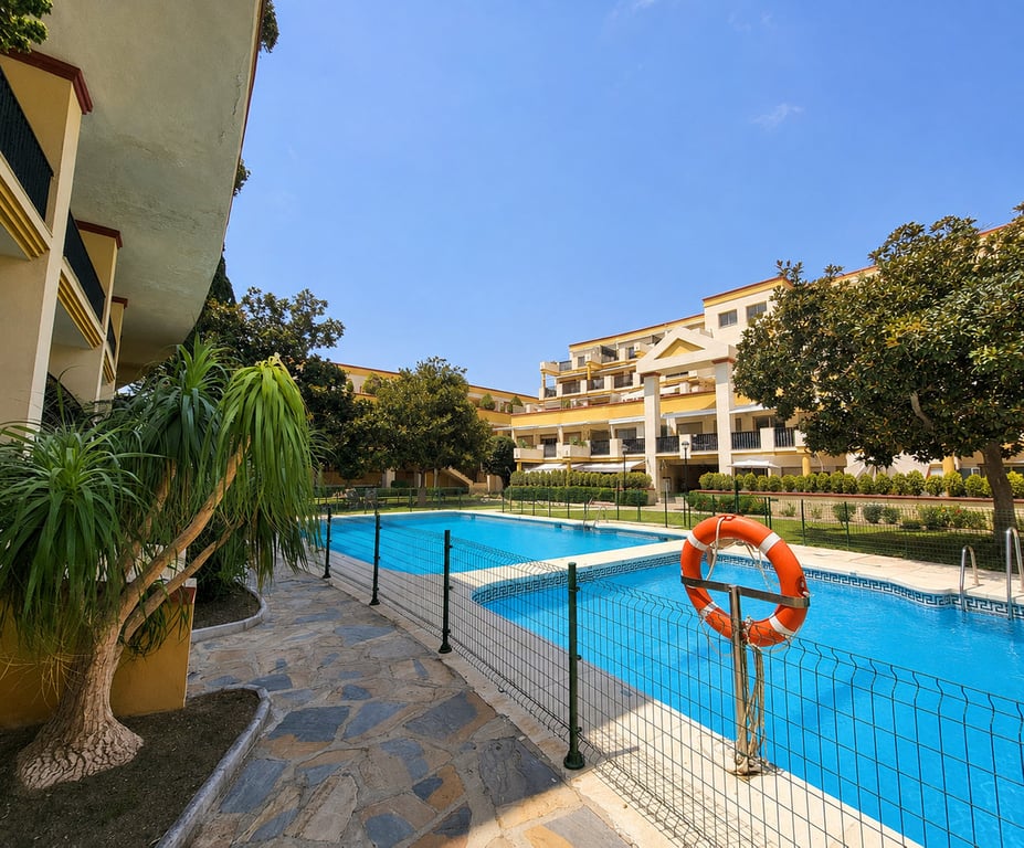 Apartment in Elviria