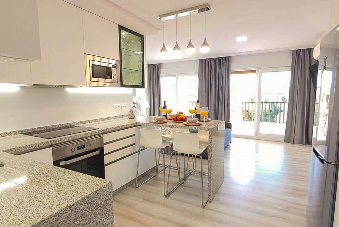 Apartment in Elviria - Image 2