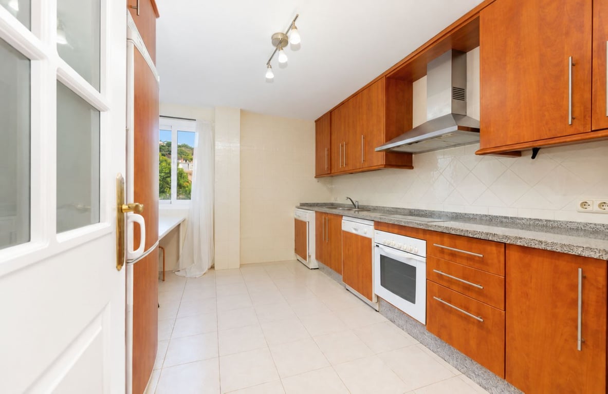 Apartment in Elviria - Image 3