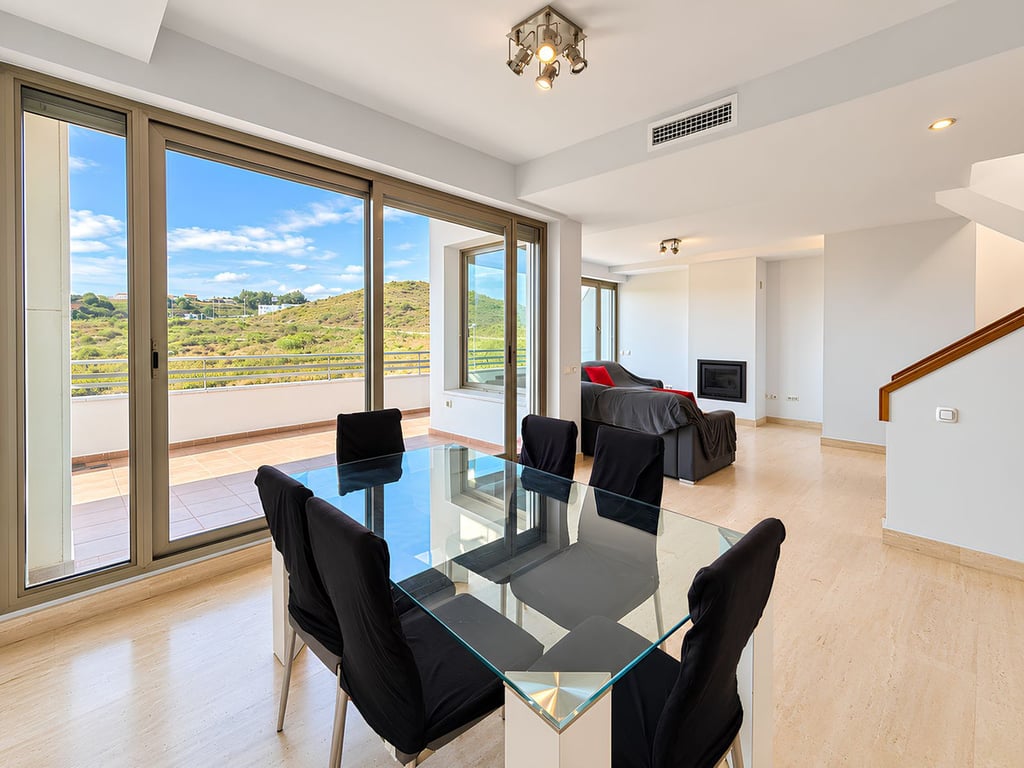 Apartment in La Cala De Mijas - Image 3