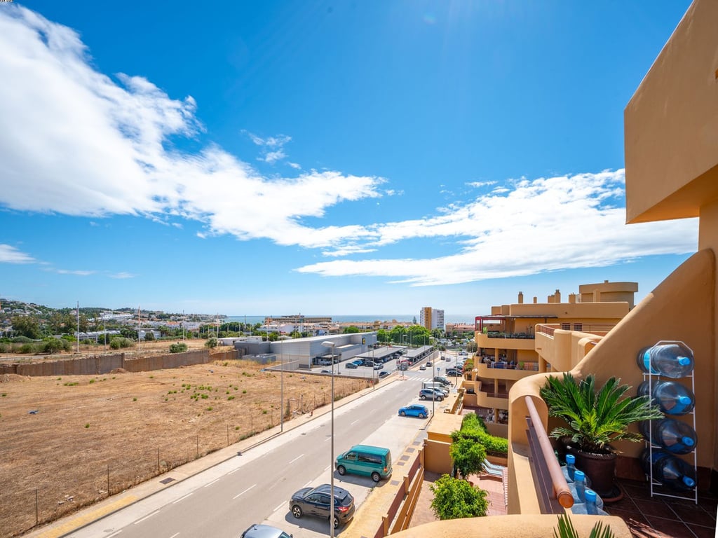 Apartment in La Cala De Mijas - Image 2