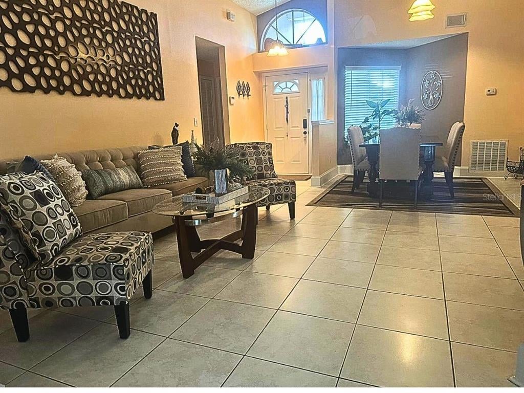 House in Hunters Creek - Image 2