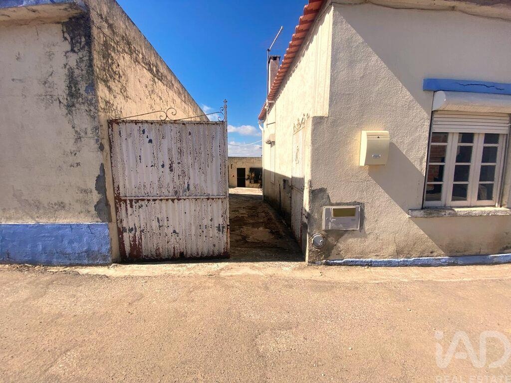 House in Bombarral - Image 3