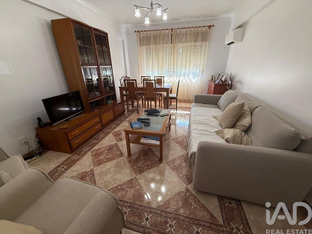 Apartment in Corroios - Image 2