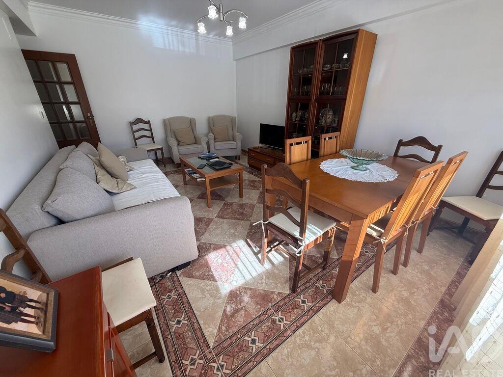 Apartment in Corroios - Image 3