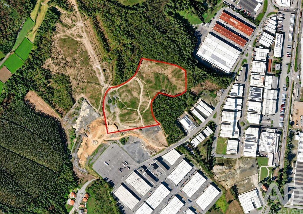 Land in Vilarinho das Cambas - Image 2