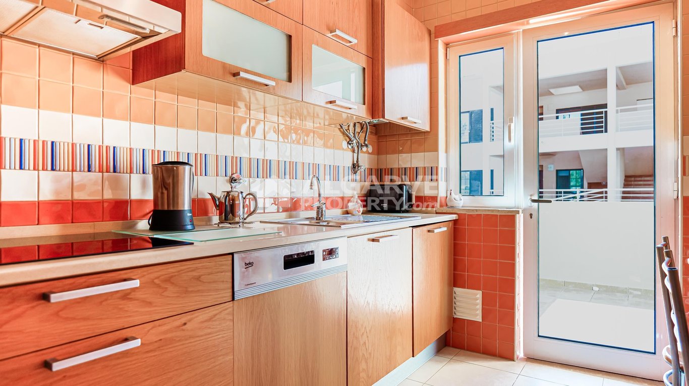 Apartment in Quarteira - Image 3