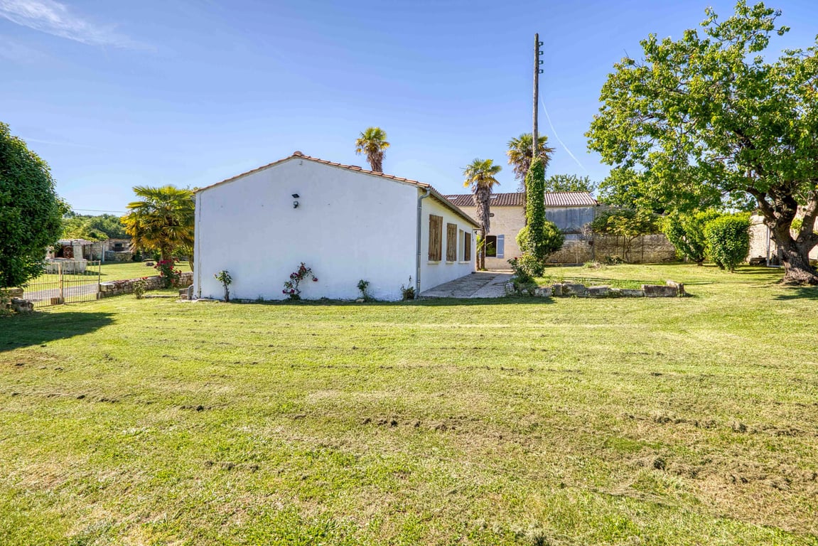 House in Pons - Image 2