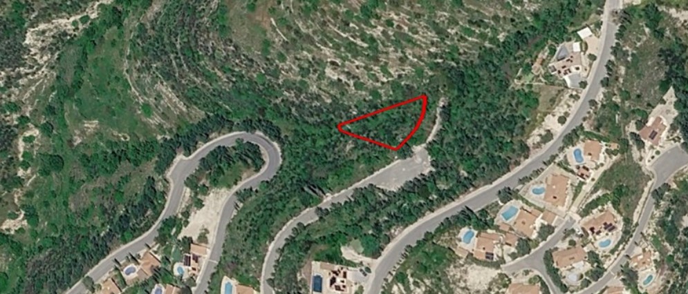 Land in Tsada