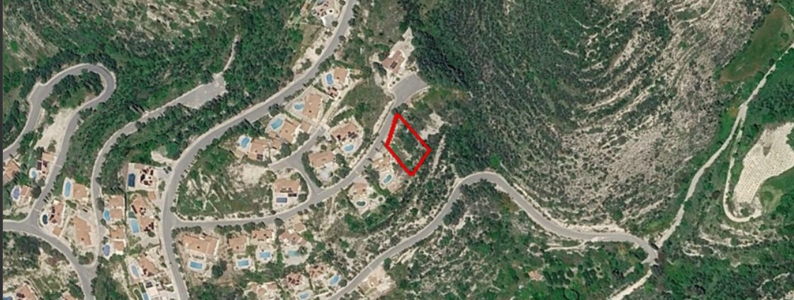 Land in Tsada