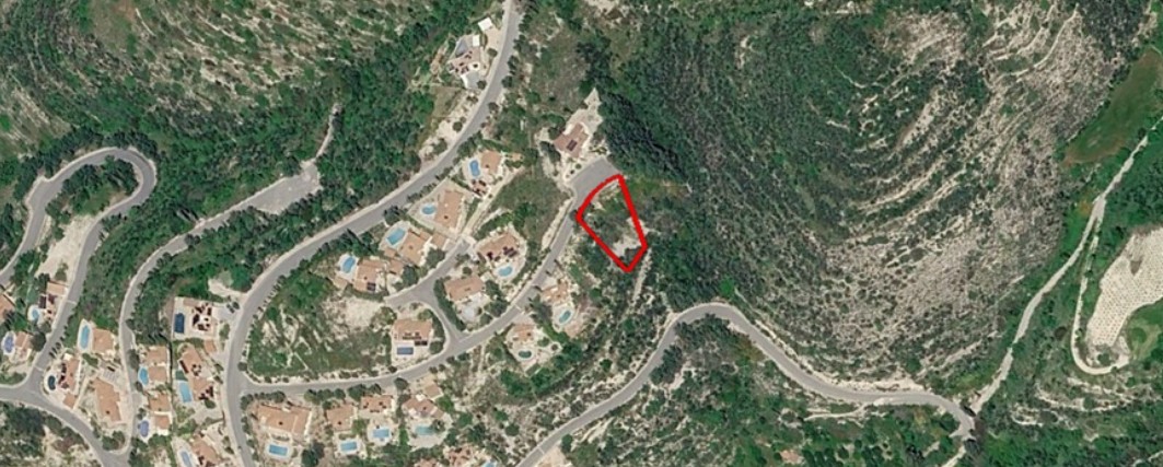 Land in Tsada