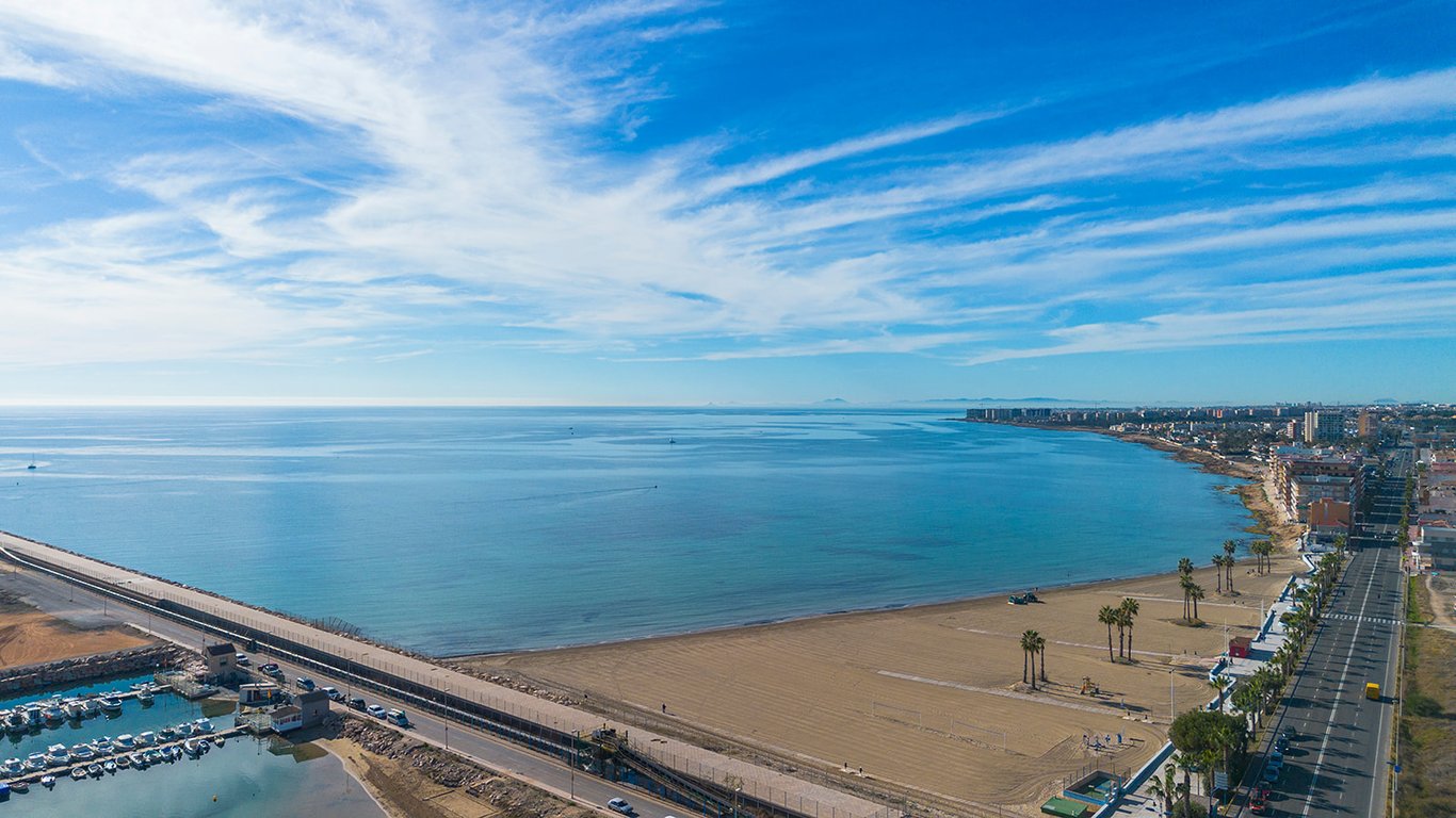 Apartment in Torrevieja - Image 2