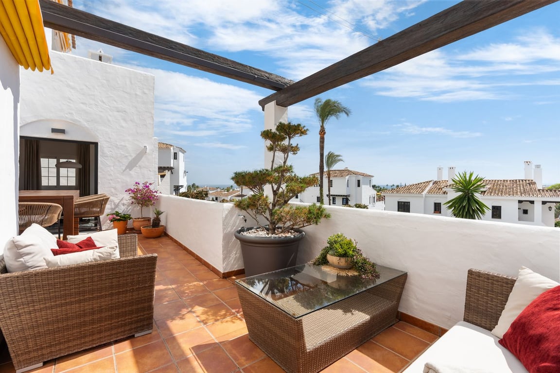 Apartment in Nueva Andalucia - Image 3