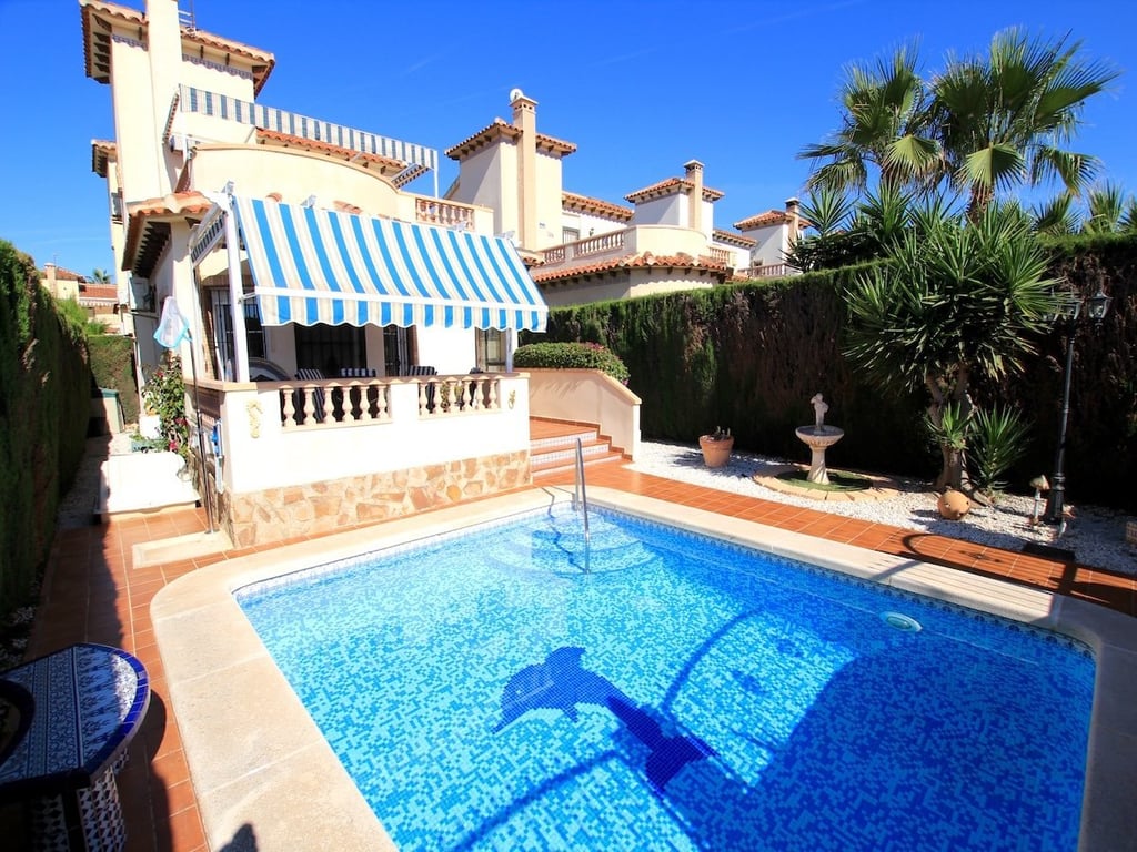 Villa in Urbanizacion El Raso - Image 3