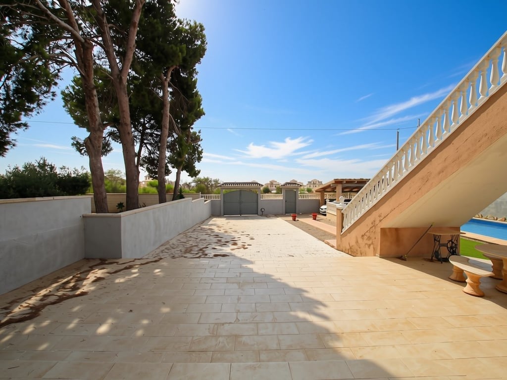 Villa in Campoamor R-5 - Image 3