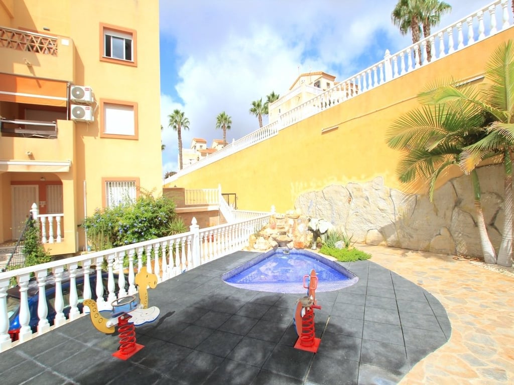 House in Villamartin - Image 3