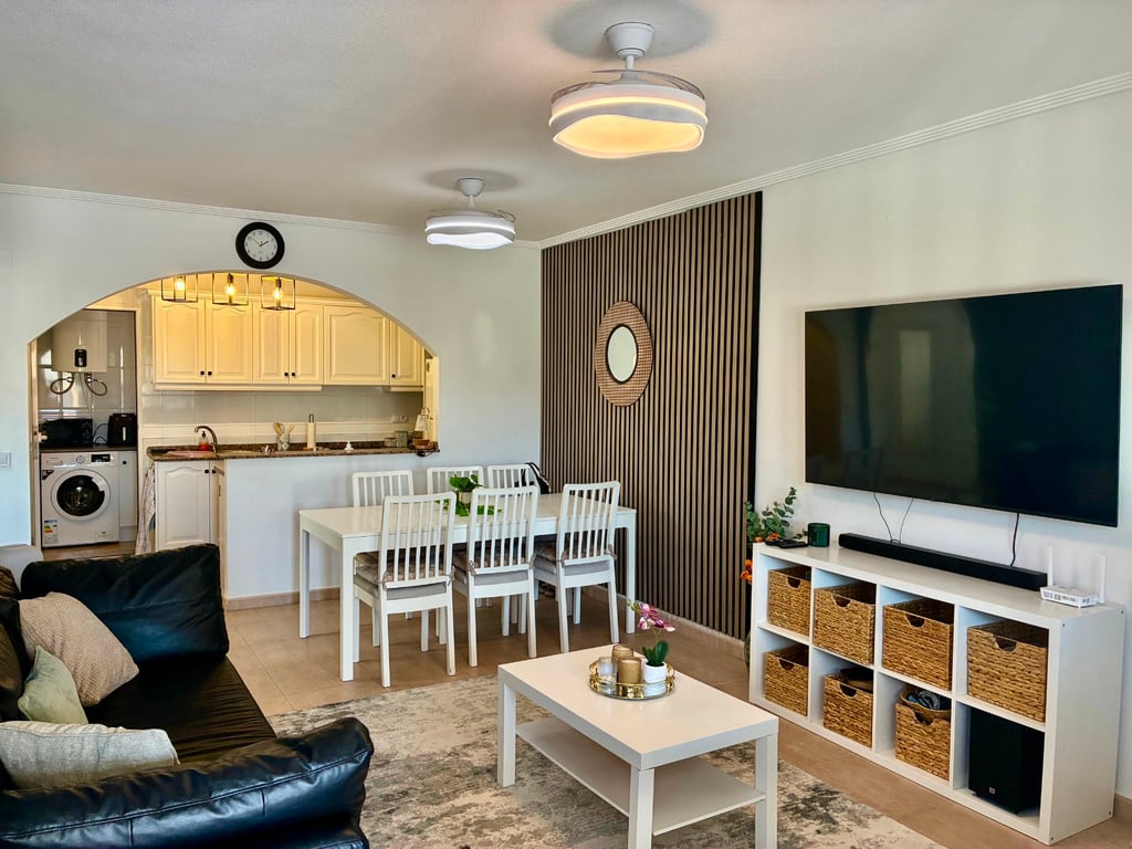 Apartment in Villamartin - Image 2