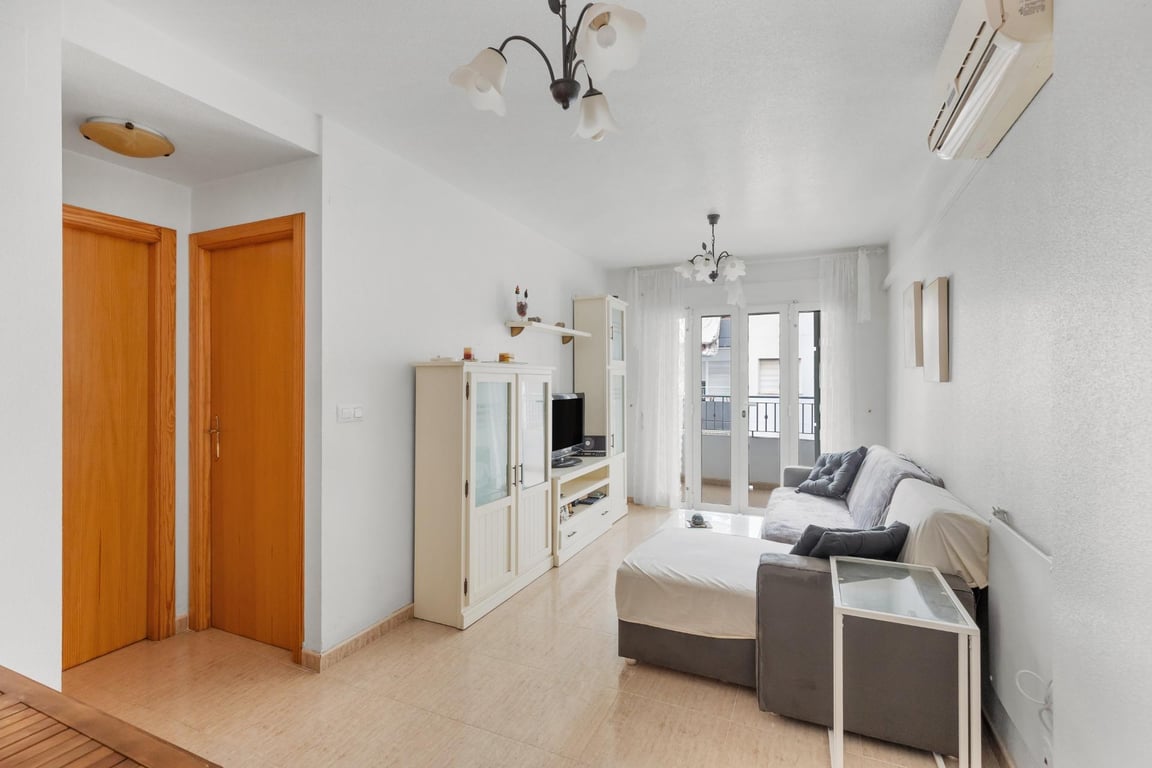 Apartment in Torrevieja - Image 2