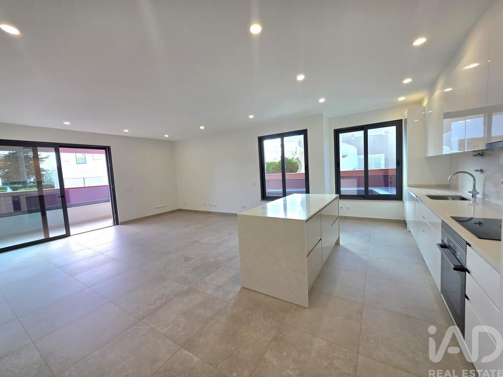 Apartment in Quarteira - Image 3