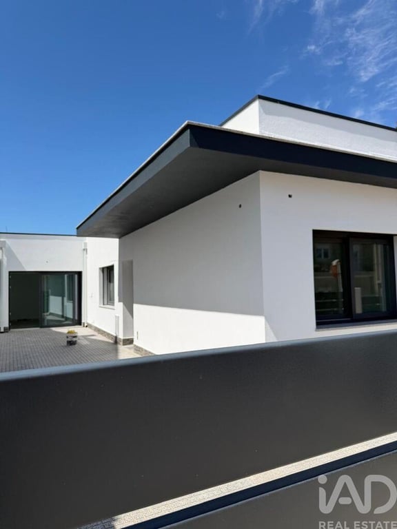 House in Quinta Do Conde - Image 2