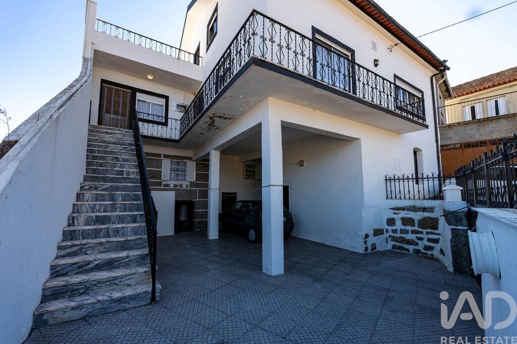 House in Pinhel - Image 3
