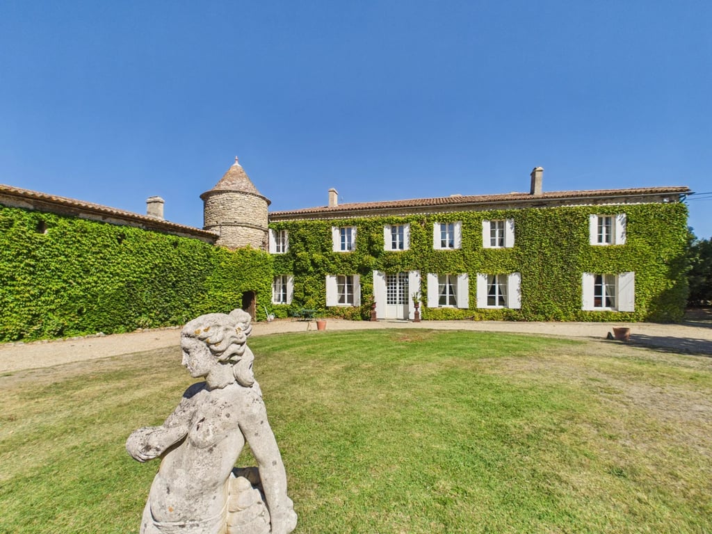 House in Saint-Etienne-de-Lisse