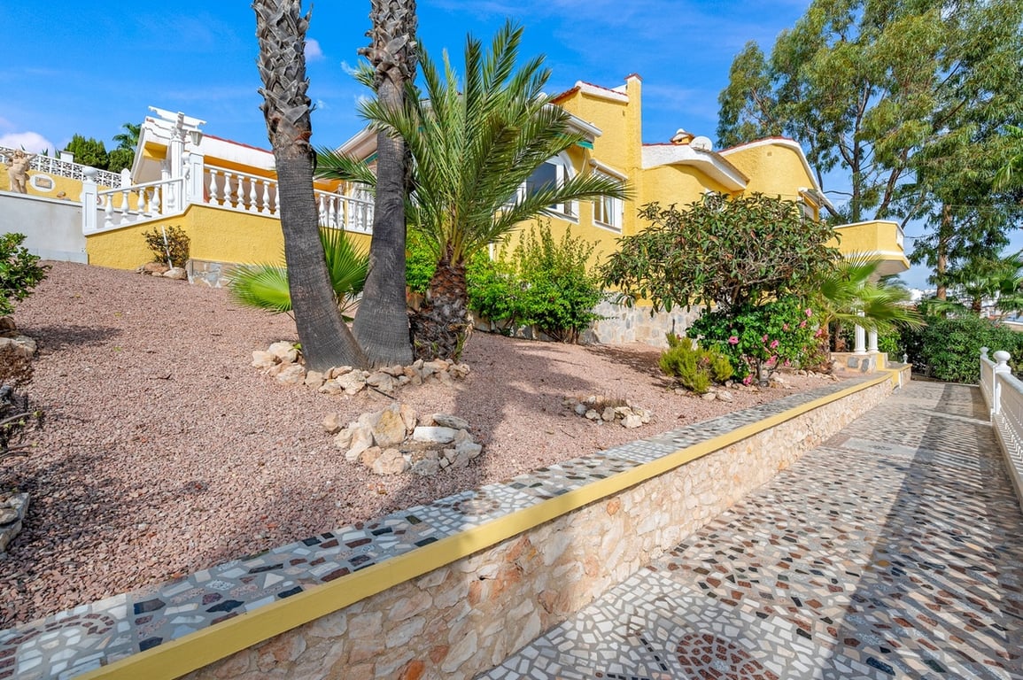 Villa in Ciudad Quesada - Image 3