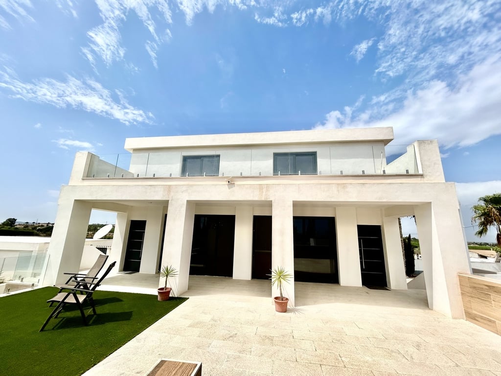 Villa in Los Montesinos - Image 2
