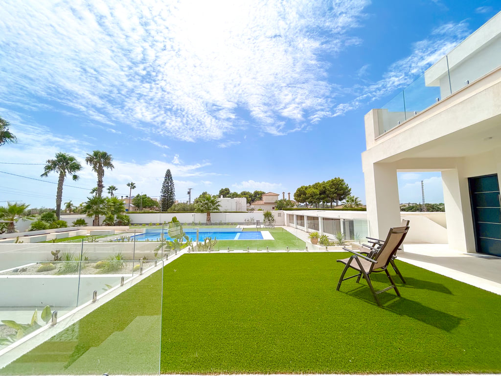 Villa in Los Montesinos - Image 3