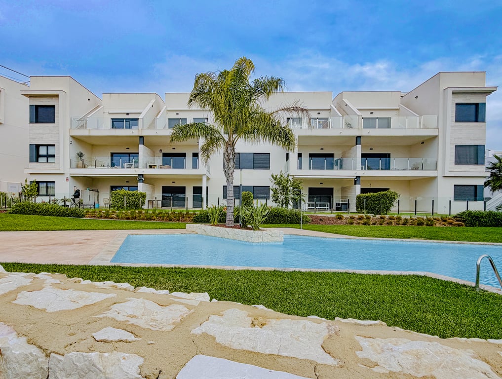 Apartment in El Pinar de Campoverde - Image 2