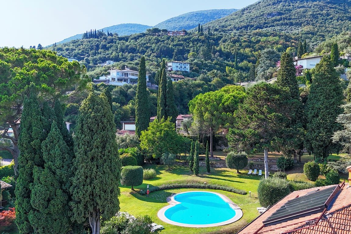 Apartment in Gardone Riviera - Image 2