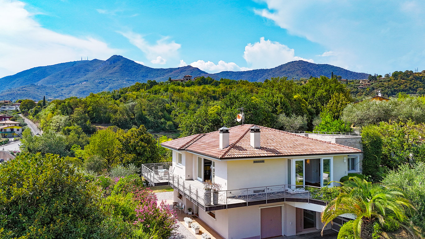 Villa in Bocca di Croce - Image 2