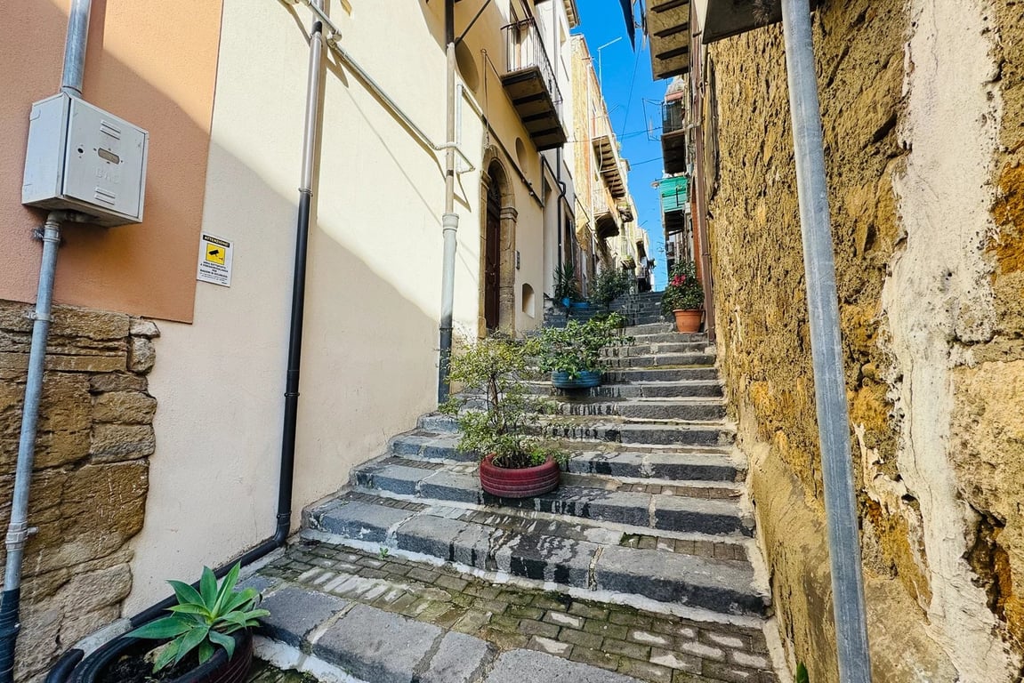 Apartment in Caltanissetta - Image 3