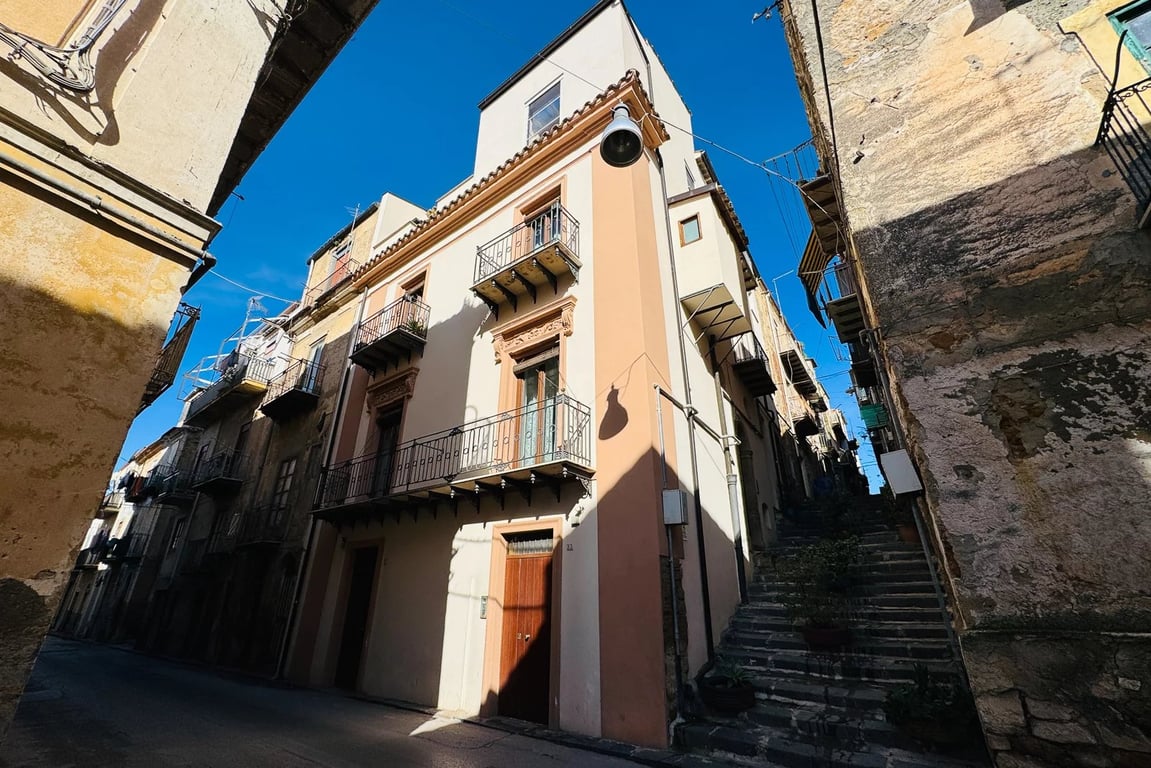Apartment in Caltanissetta - Image 2